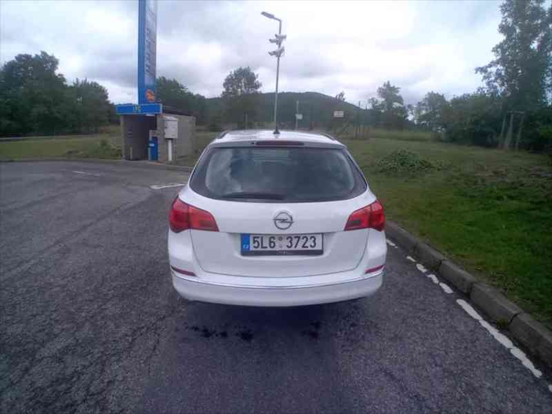 Opel Astra Sports Tourer - foto 3