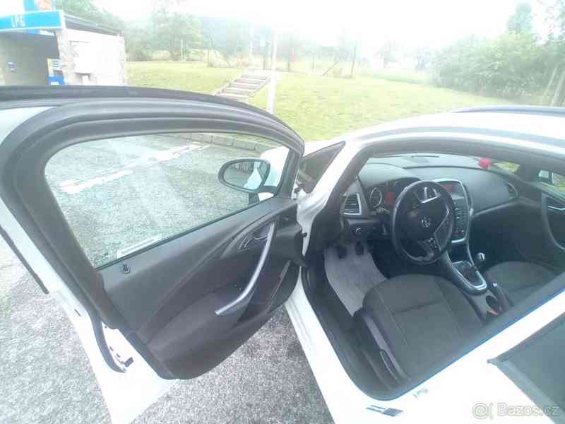 Opel Astra Sports Tourer - foto 12
