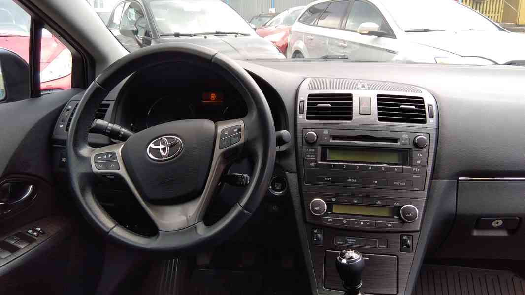 TOYOTA Avensis 2,0D Comfort ČR - foto 22