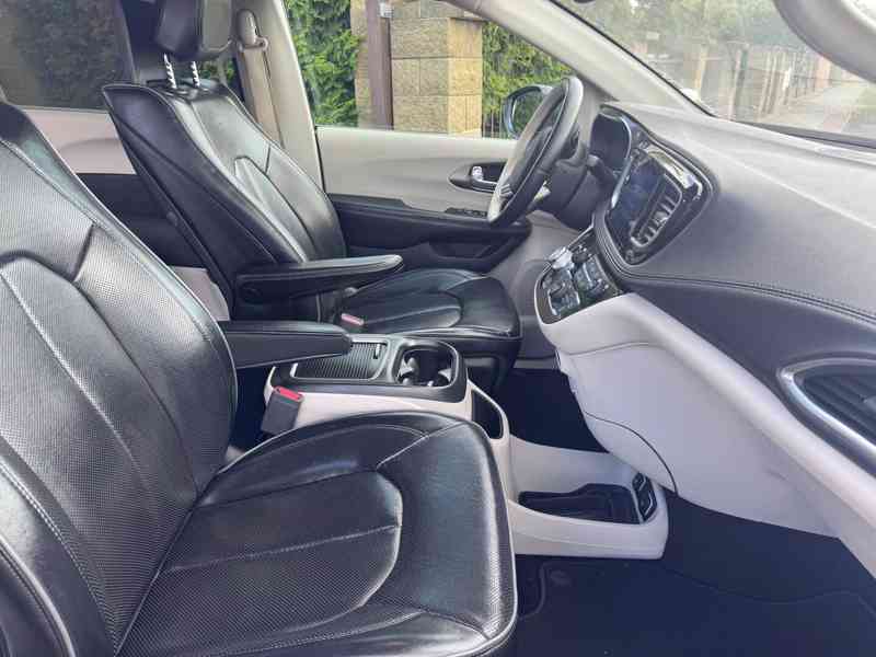Chrysler Pacifica 3,6 DVD LIMITED ADAPT 8 míst 2017 - foto 13
