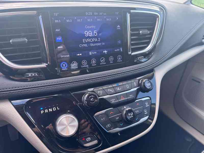 Chrysler Pacifica 3,6 DVD LIMITED ADAPT 8 míst 2017 - foto 19