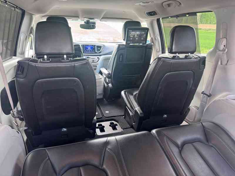 Chrysler Pacifica 3,6 DVD LIMITED ADAPT 8 míst 2017 - foto 9