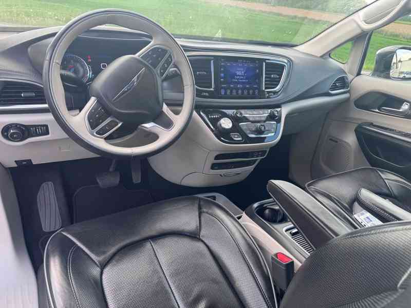 Chrysler Pacifica 3,6 DVD LIMITED ADAPT 8 míst 2017 - foto 16