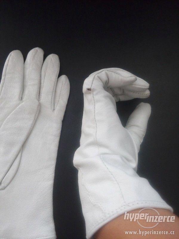Bílé rukavice - foto 3