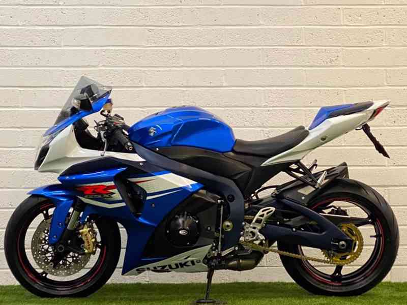 2020 Yamaha YZF-R1 whatsapp for details +971521974732 - foto 3