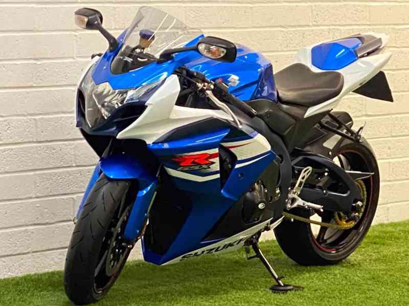 2020 Yamaha YZF-R1 whatsapp for details +971521974732 - foto 2