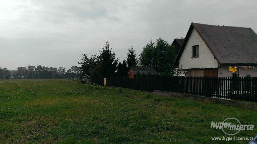 Prodej pěkného rovinatého pozemku v obci Tuř, k.ú. Hubálov - foto 1