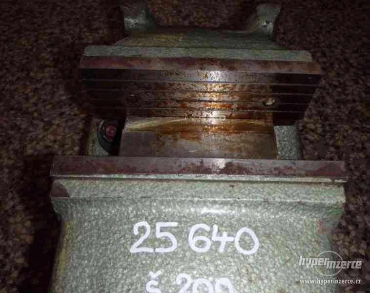 Svěrák strojní - otočný a sklopný 200mm (14398.) - foto 5