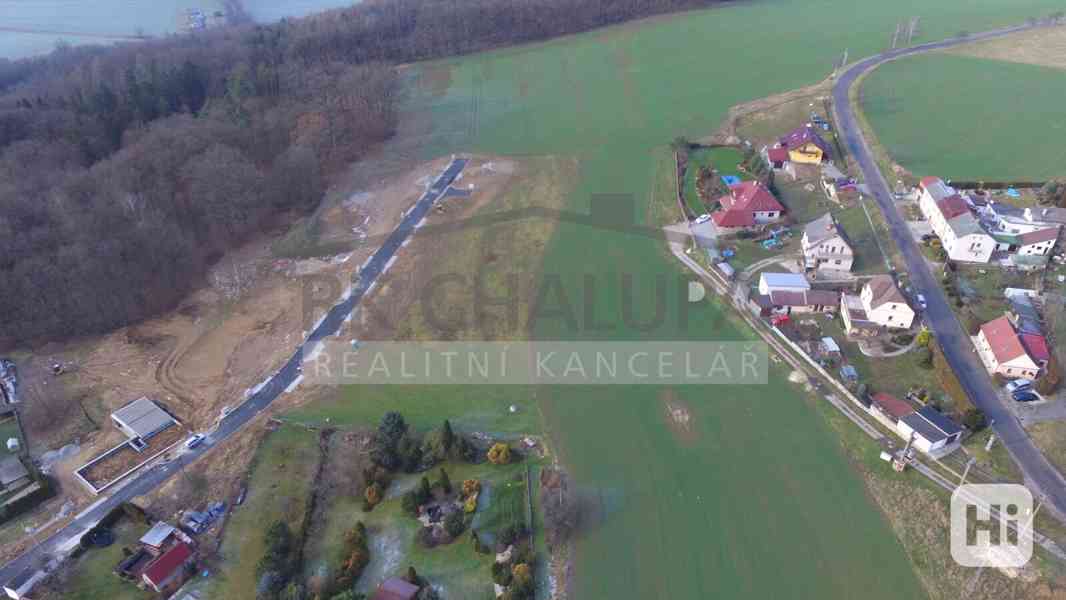 Prodej stavebního pozemku k zadání výstavby, výměra 941 m2, Hosín u Českých Budějovic - foto 5