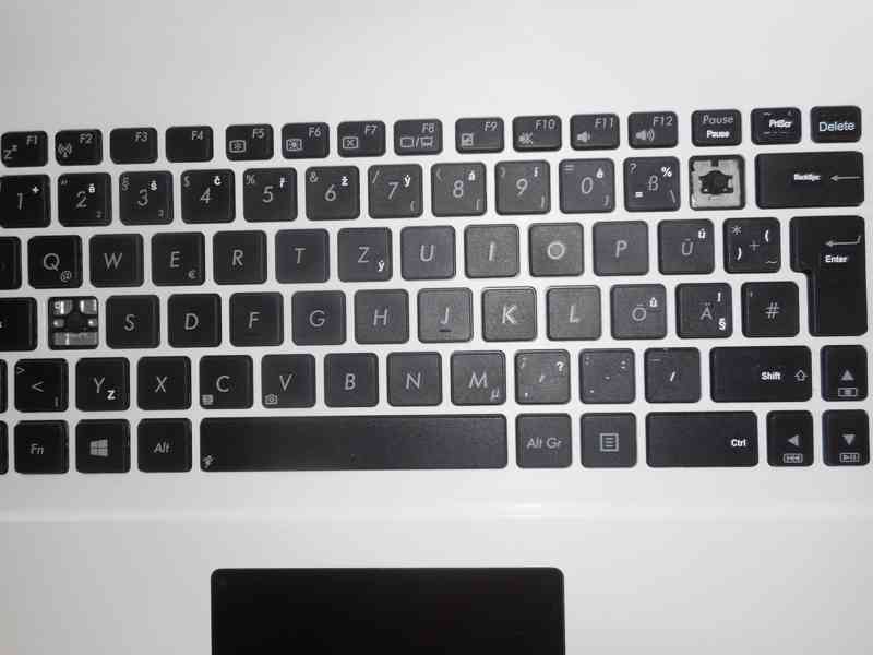 Prodáváme notebook Asus X751M displej 17,3  - foto 2
