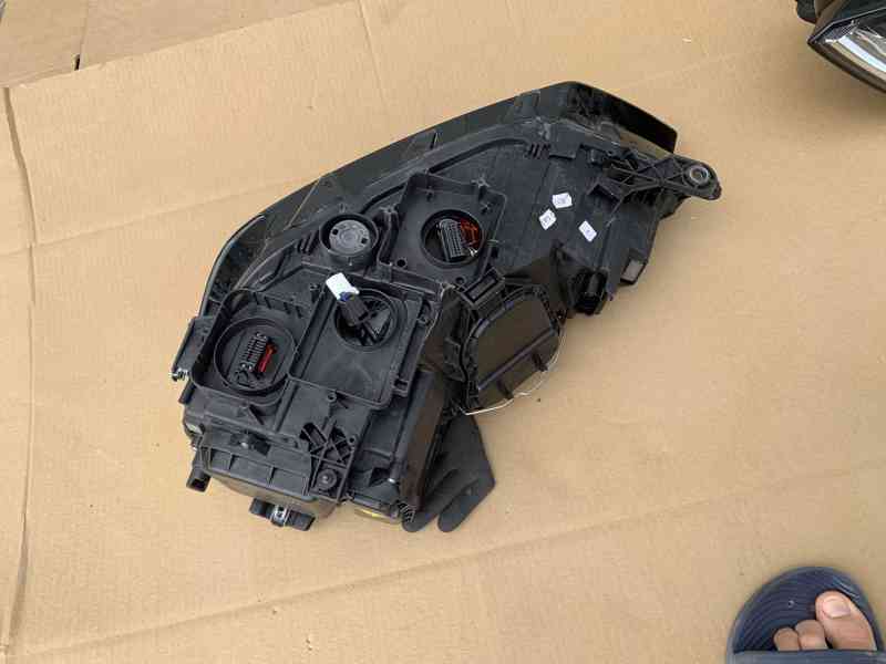 VW golf SPORTSVAN xenon pravy svetlo prave 14-17 - foto 8