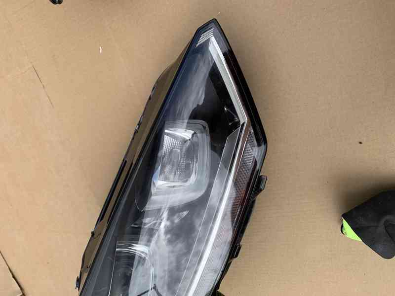 VW golf SPORTSVAN xenon pravy svetlo prave 14-17 - foto 4