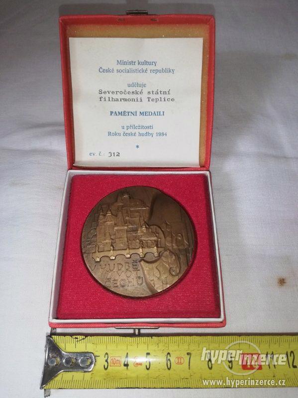 Medaile - ROK ČESKÉ HUDBY 1984 HUDBĚ ŽIVOT ČECHŮ - foto 1