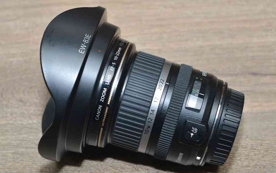 Canon EF-S  10-22mm f/3.5-4.5 USM *APS-C širokoúhlý - foto 4