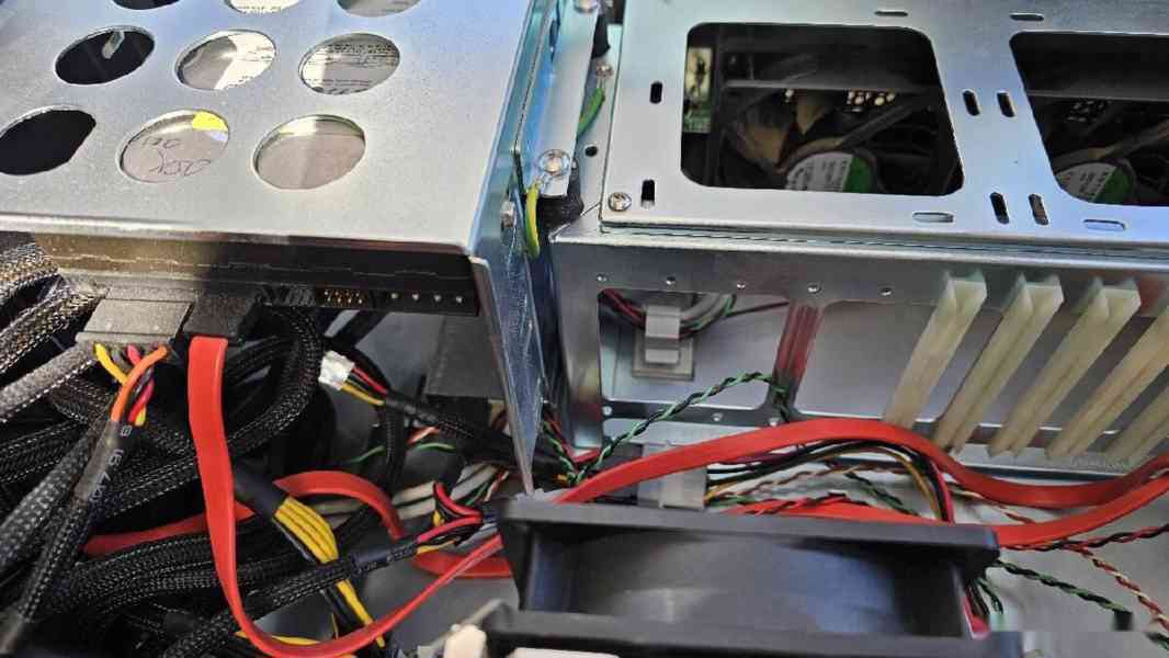Dual xeon e5 24 a vice jader. 16gb ram, ssd. Win - foto 6