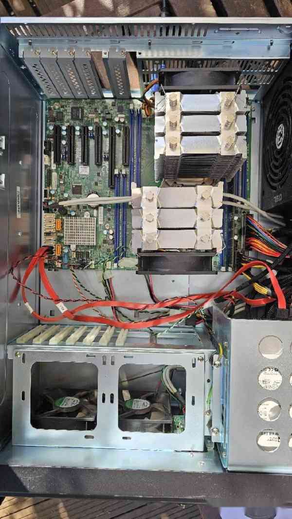 Dual xeon e5 24 a vice jader. 16gb ram, ssd. Win - foto 4