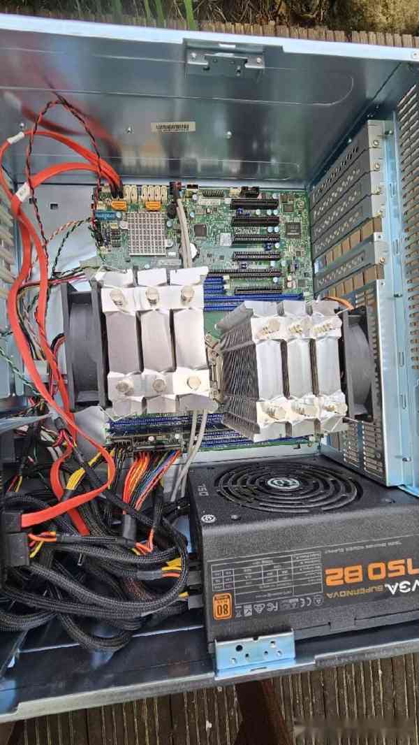 Dual xeon e5 24 a vice jader. 16gb ram, ssd. Win - foto 2