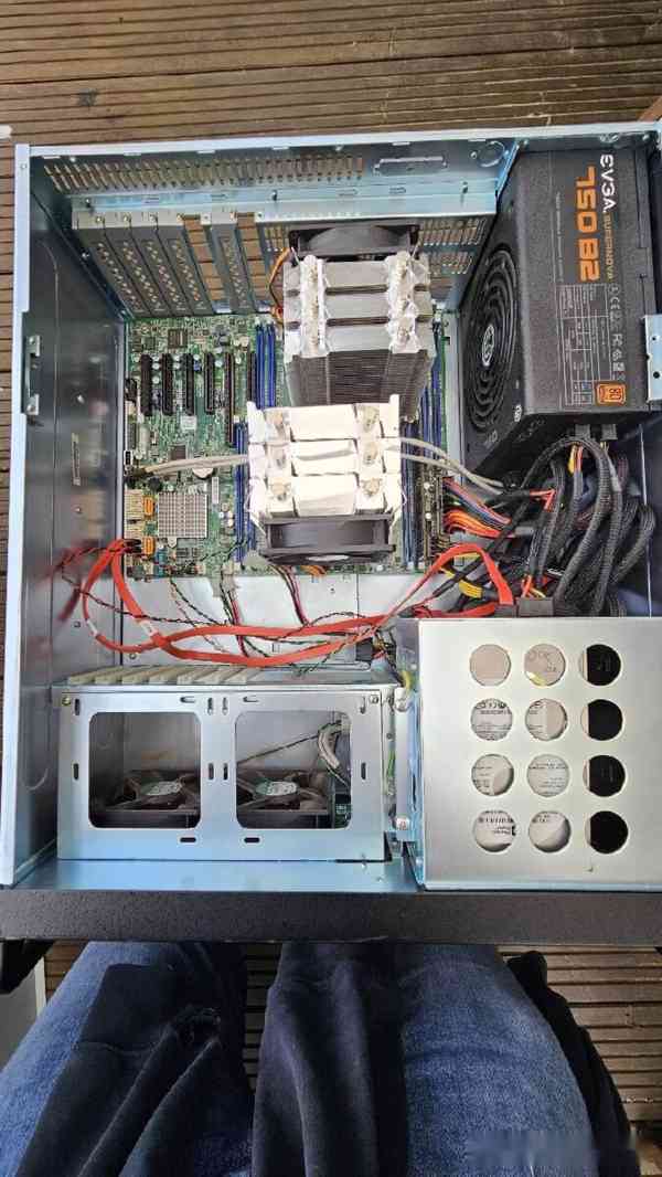 Dual xeon e5 24 a vice jader. 16gb ram, ssd. Win - foto 3