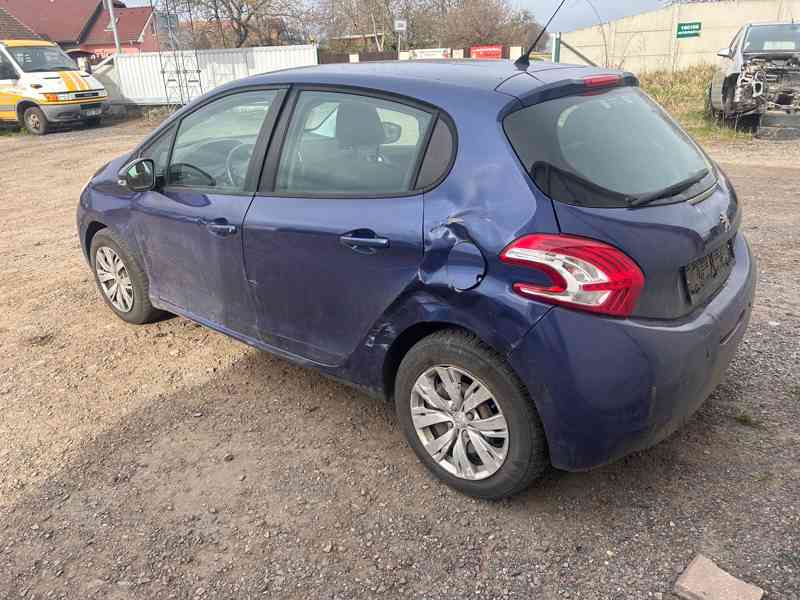 Peugeot 208 1,2 60KW rok 2013 prodám díly - foto 4