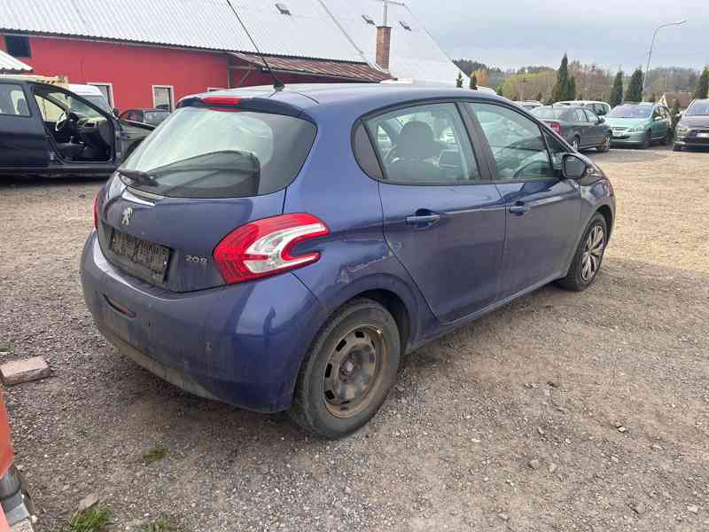 Peugeot 208 1,2 60KW rok 2013 prodám díly - foto 3