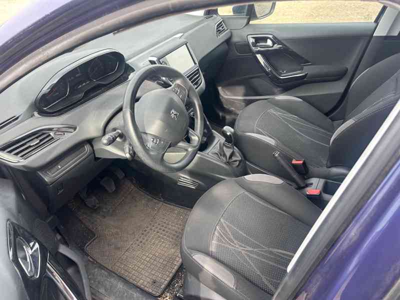 Peugeot 208 1,2 60KW rok 2013 prodám díly - foto 5