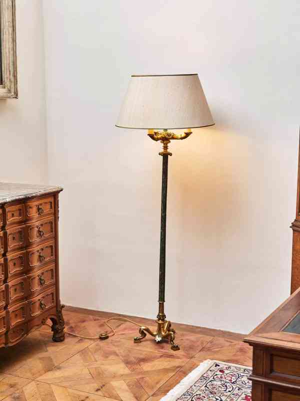 Neoempírová bronzová stojací lampa z konce 19. století  - foto 2