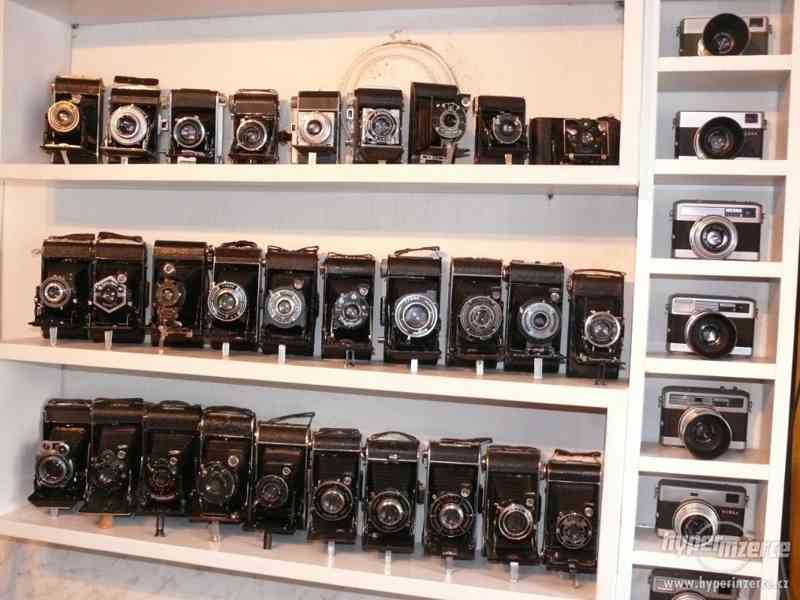 Sbírka fotoaparátů, kamer a promítaček - cca. 360 ks - foto 7