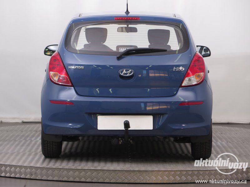 Hyundai i20 1.2, benzín, r.v. 2014 - foto 11