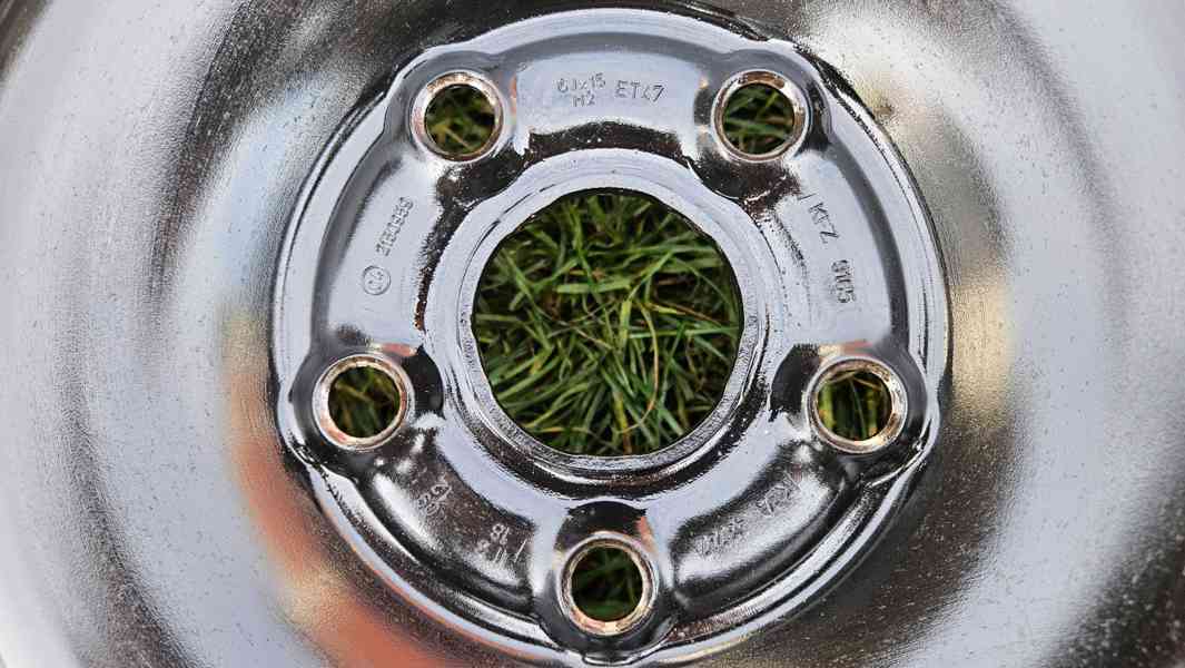 Škoda Octavia 2 zimní kola pneumatiky 195/65 R15 disky 15" - foto 3