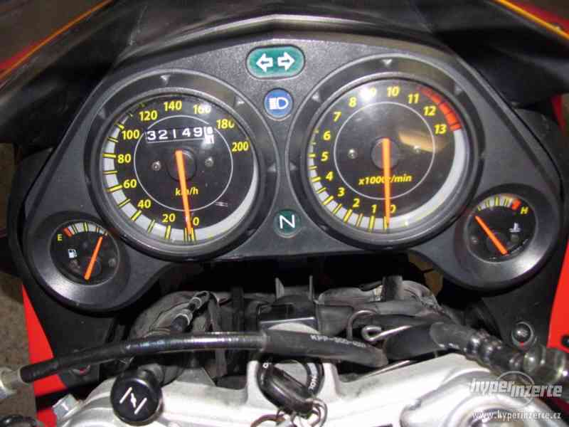 Honda CBR 125R - foto 10