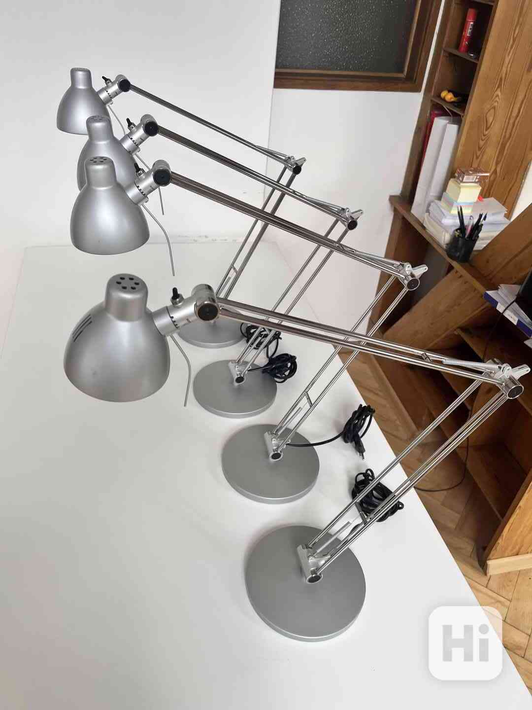 Stolní lampa (šedostříbrná) - foto 1