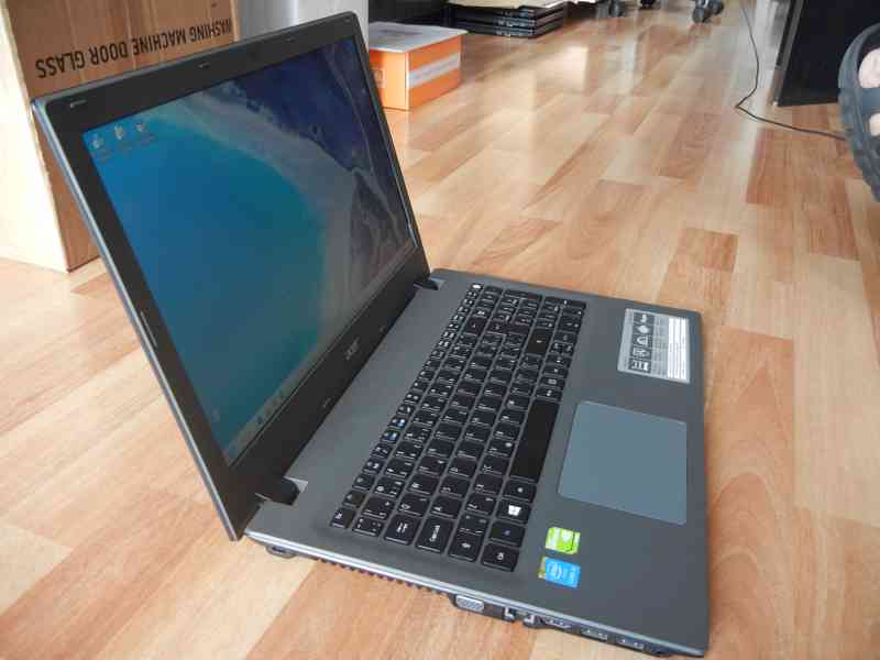 Aspire E15 , Intel Core i3-5005U,GeForce 940M 2GB - foto 2