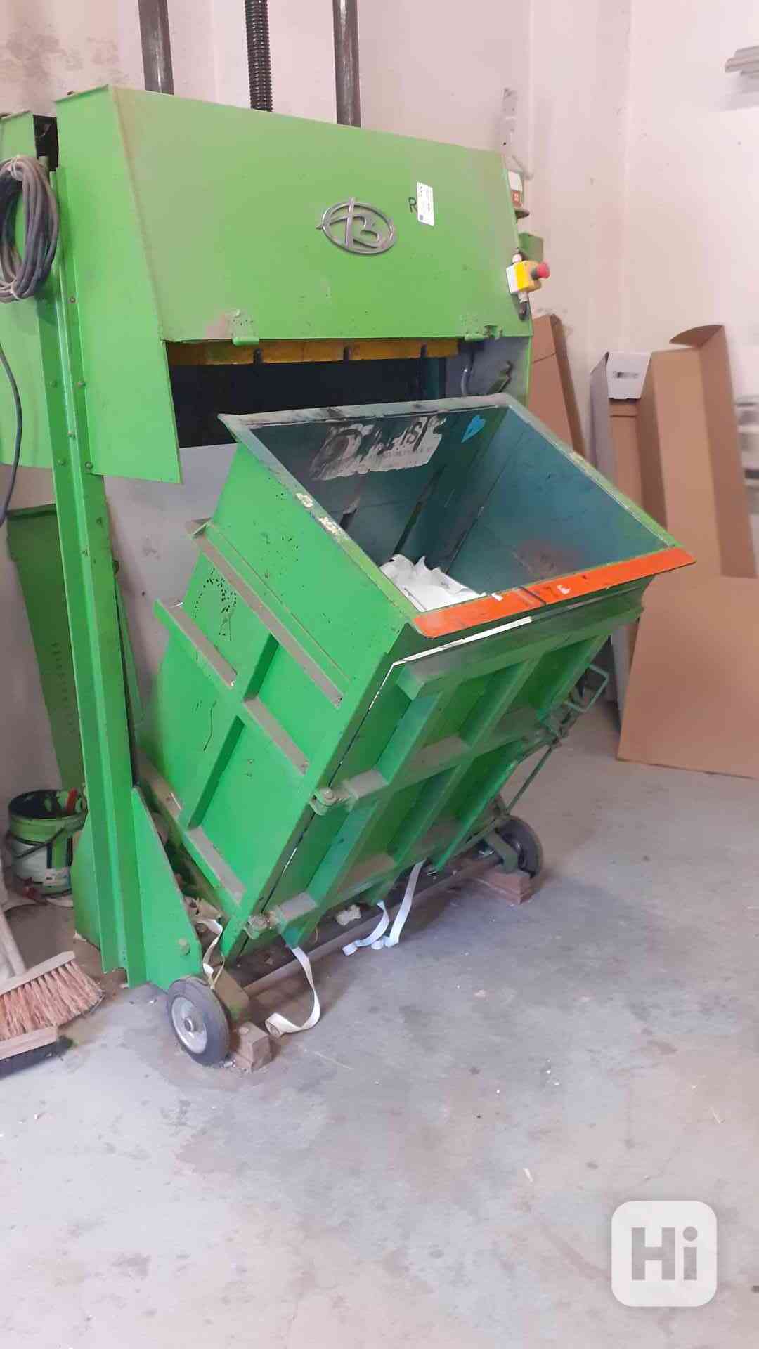 Balíkovací lis - foto 1