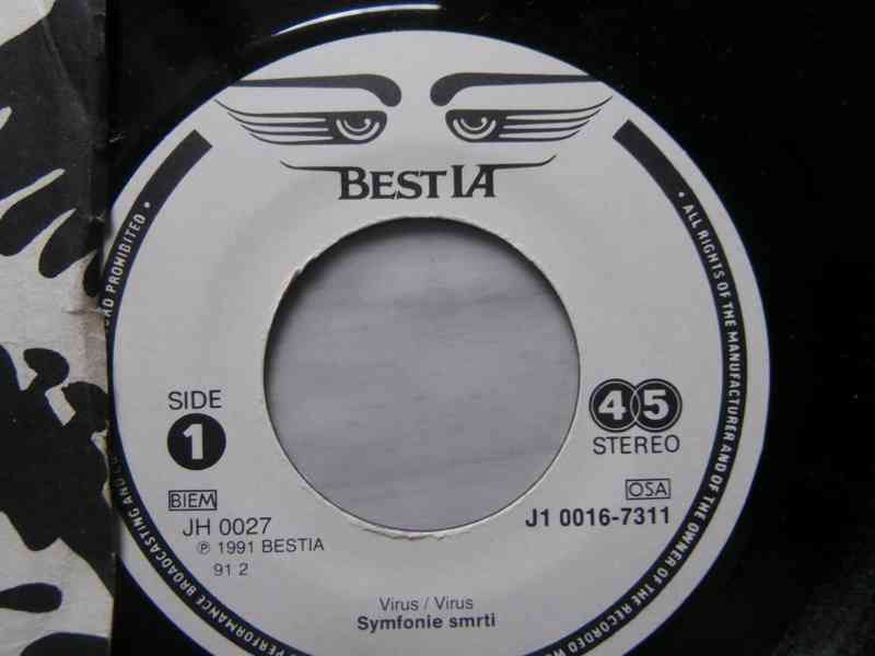 Virus - Rande se smrtí / Brousím si kosu na tvý vlasy (SP) - foto 2