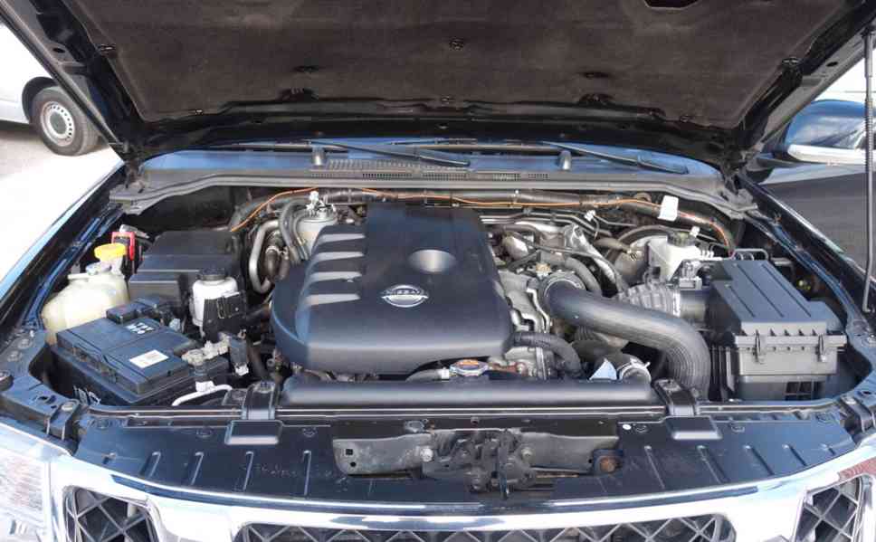Nissan Pathfinder 2.5 dCi 4x4 140kw - foto 35