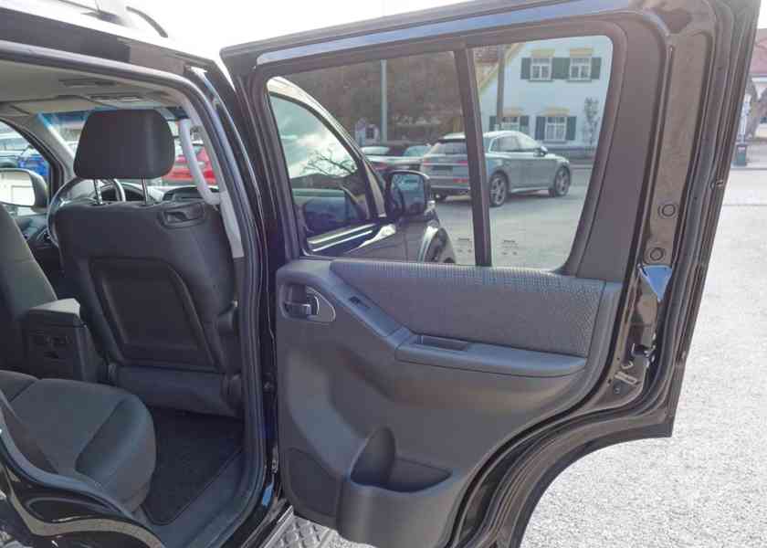 Nissan Pathfinder 2.5 dCi 4x4 140kw - foto 22