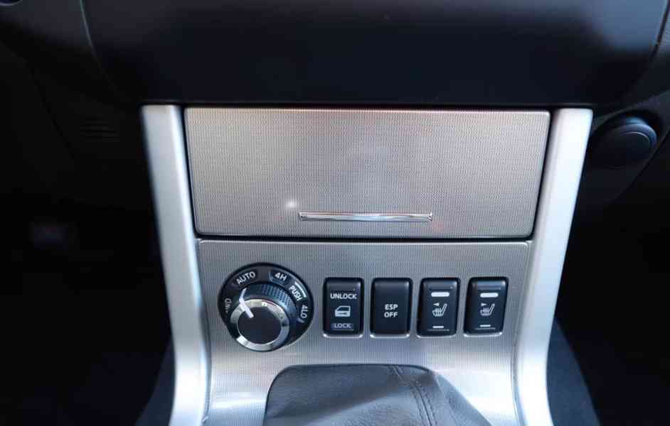 Nissan Pathfinder 2.5 dCi 4x4 140kw - foto 33