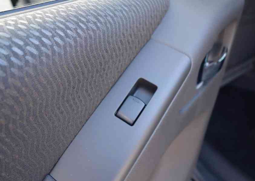 Nissan Pathfinder 2.5 dCi 4x4 140kw - foto 16