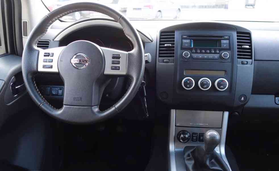 Nissan Pathfinder 2.5 dCi 4x4 140kw - foto 29