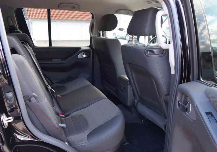Nissan Pathfinder 2.5 dCi 4x4 140kw - foto 24