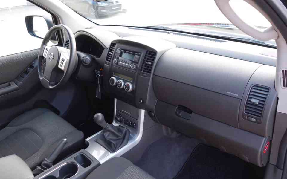 Nissan Pathfinder 2.5 dCi 4x4 140kw - foto 37