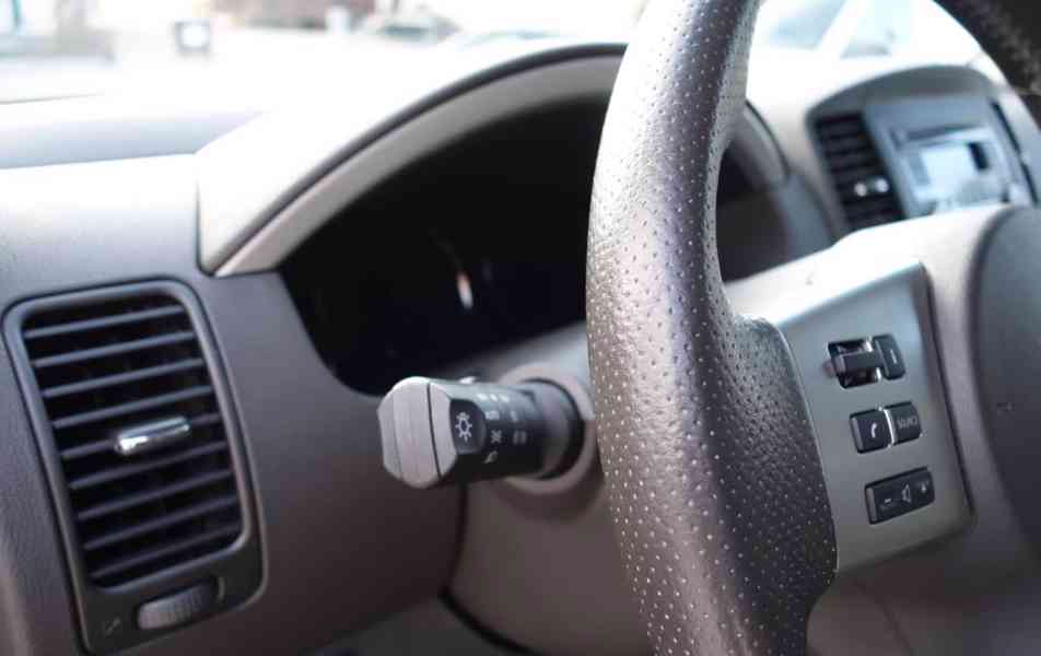 Nissan Pathfinder 2.5 dCi 4x4 140kw - foto 14