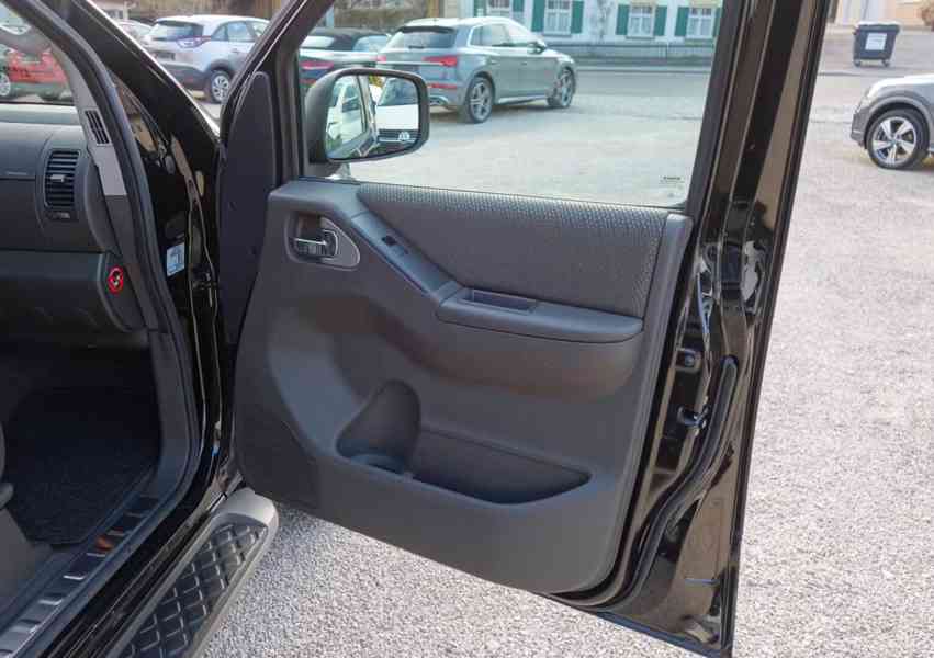 Nissan Pathfinder 2.5 dCi 4x4 140kw - foto 25
