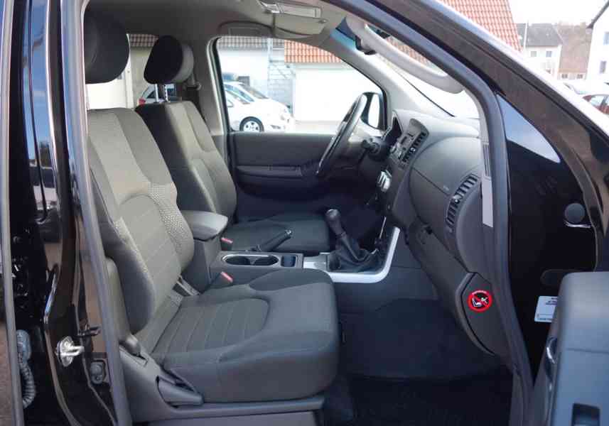 Nissan Pathfinder 2.5 dCi 4x4 140kw - foto 28
