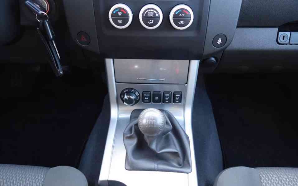 Nissan Pathfinder 2.5 dCi 4x4 140kw - foto 31