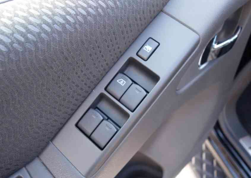 Nissan Pathfinder 2.5 dCi 4x4 140kw - foto 10