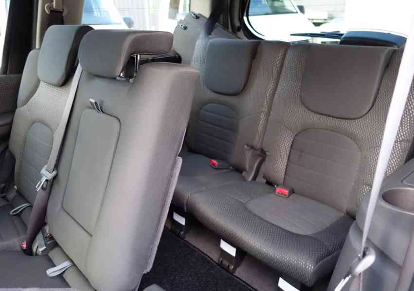 Nissan Pathfinder 2.5 dCi 4x4 140kw - foto 18