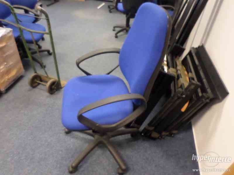 Kancelářská židle na kolečkách - různé barvy - foto 2