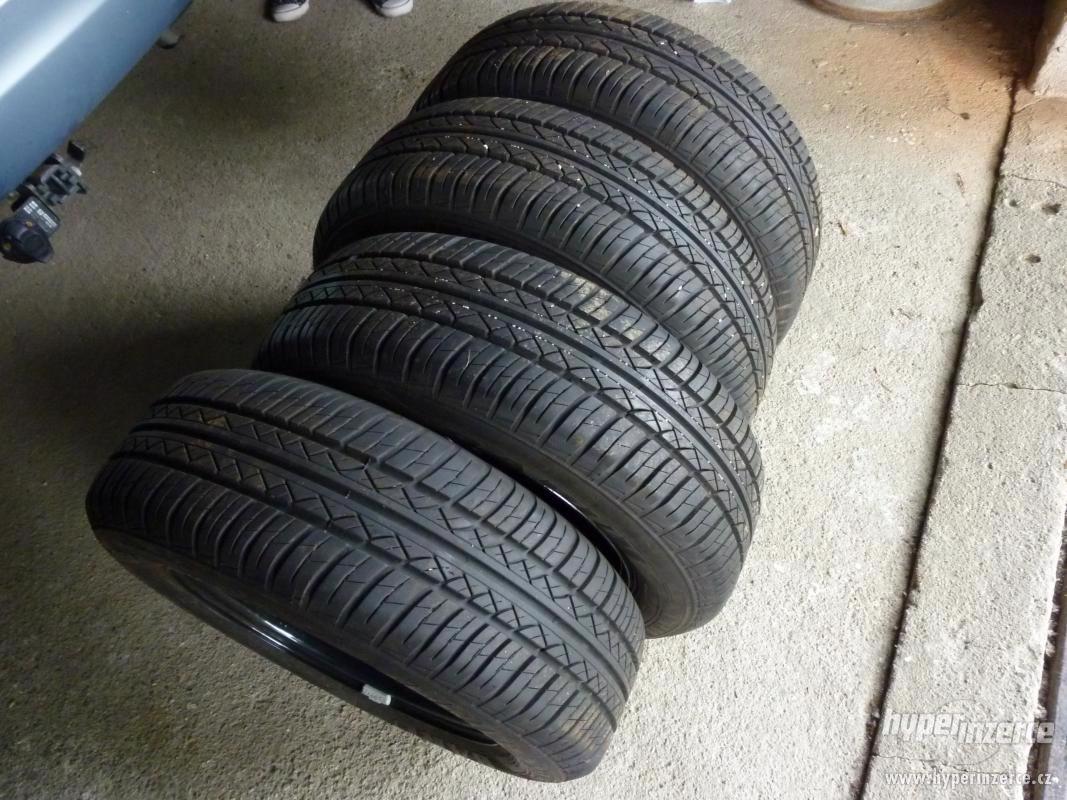Prodám letní pneu 185/65 R14 s disky - foto 1