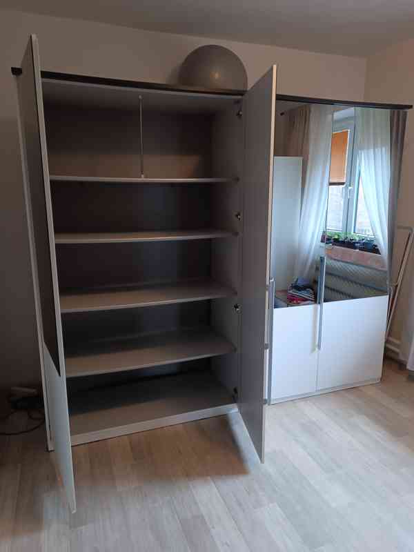 Šatní skříň - foto 2